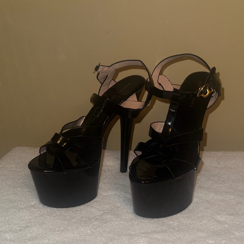 Chic Black Strappy Platform Heels